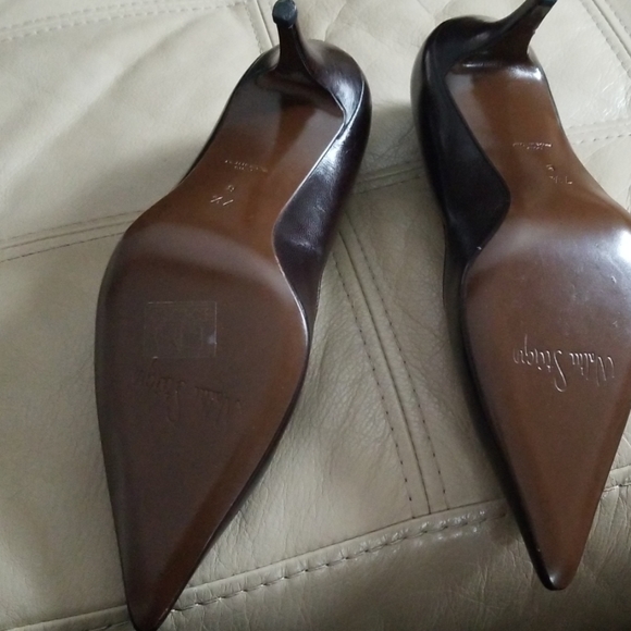 New  very dark brown Walter Steiger pump - Picture 4 of 4